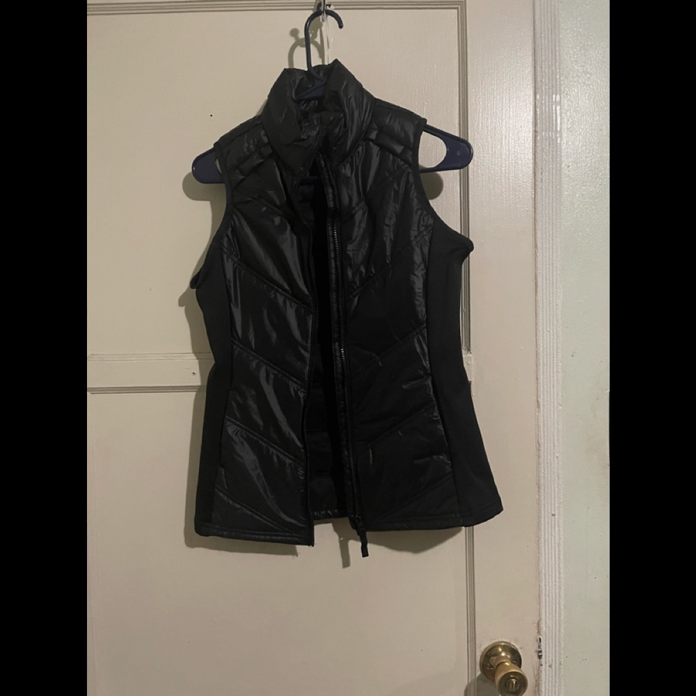 Black puffer vest for women xs